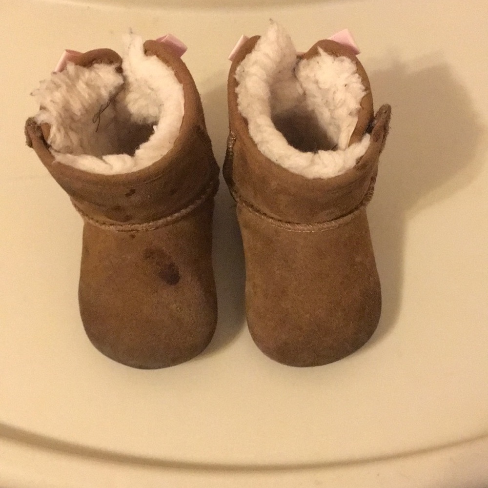 Baby ugg